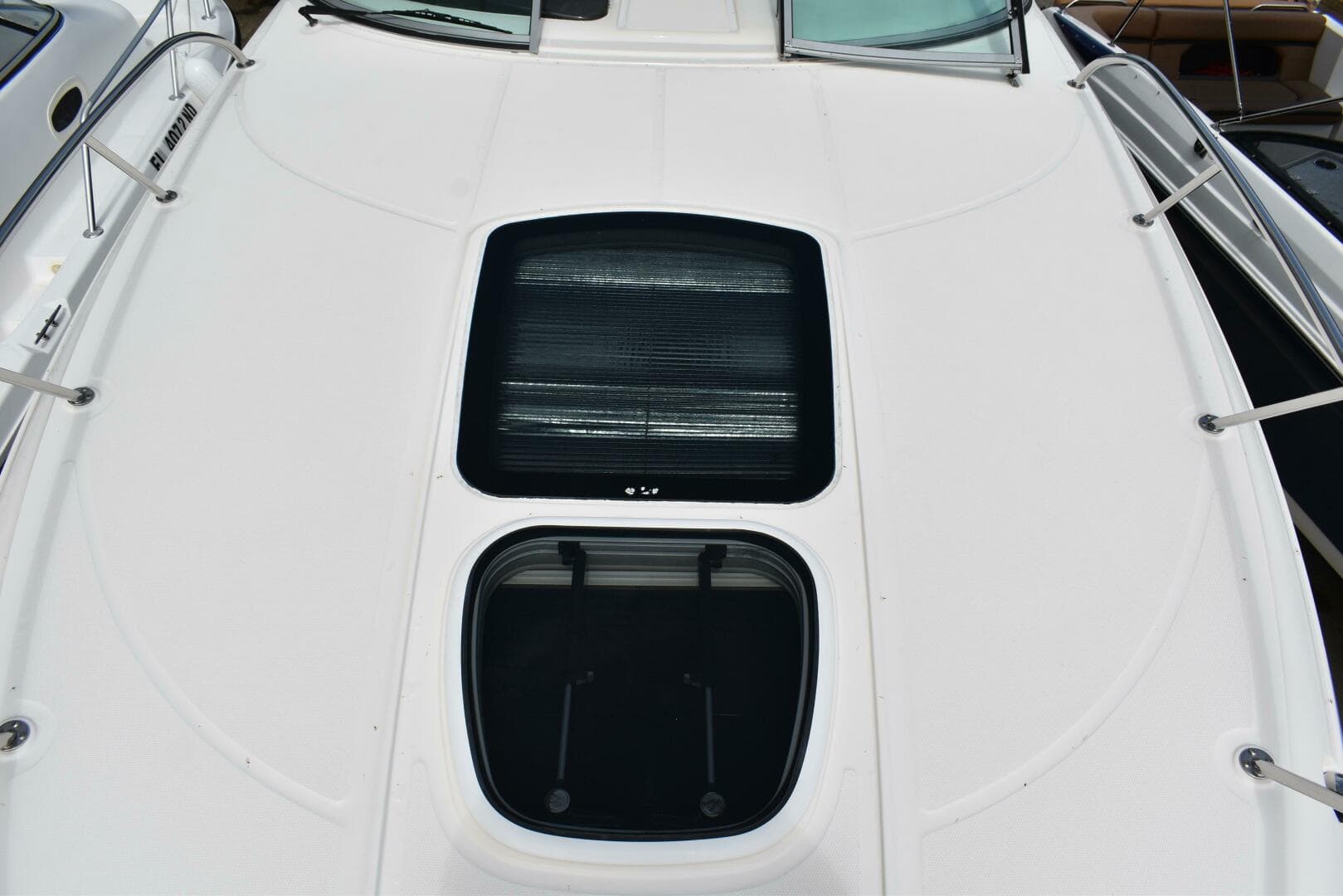 2011 Sea Ray 310 Sundancer — photo 31