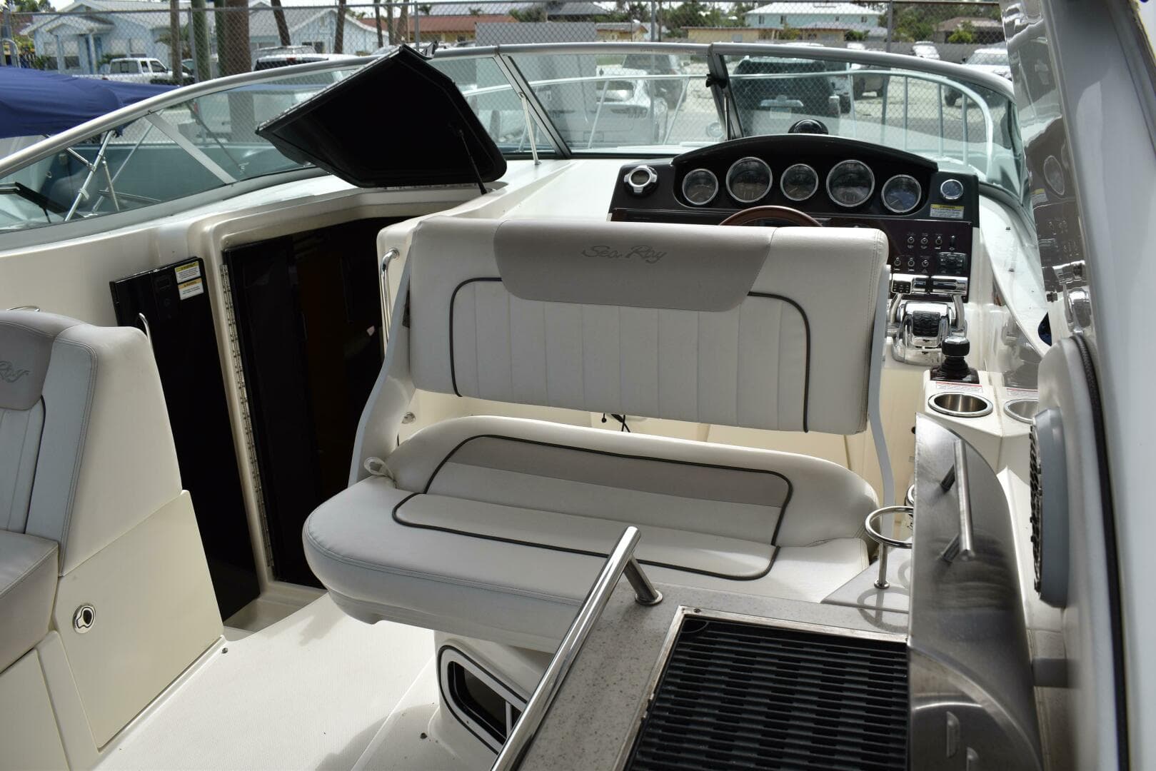 2011 Sea Ray 310 Sundancer — photo 19