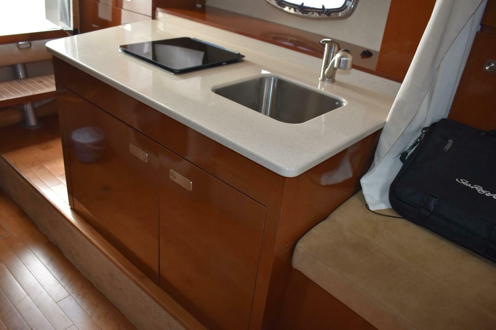 2011 Sea Ray 310 Sundancer — photo 46