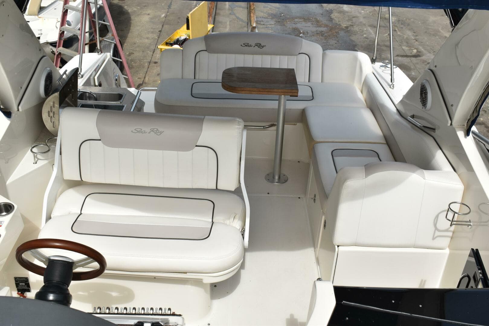 2011 Sea Ray 310 Sundancer — photo 34