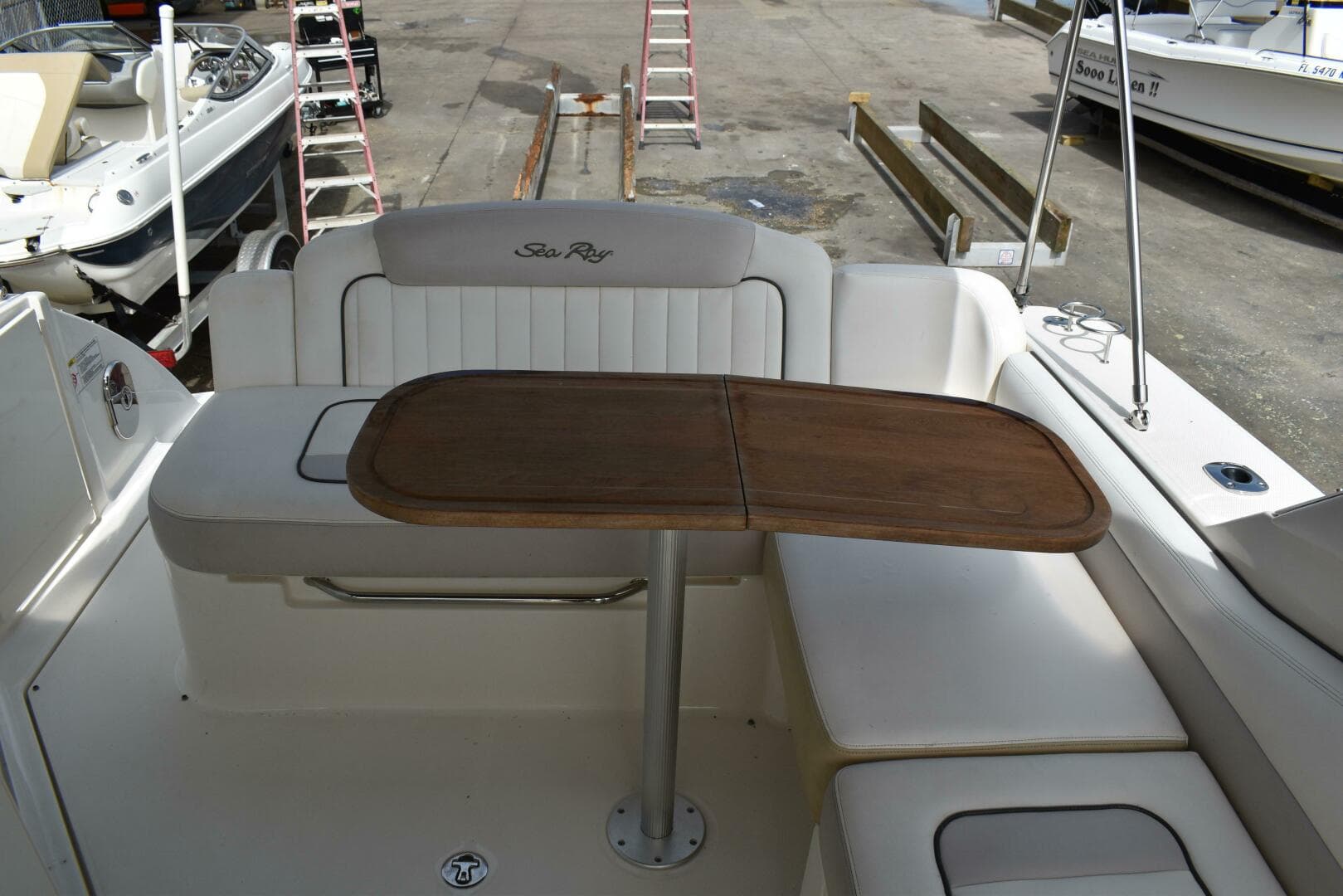 2011 Sea Ray 310 Sundancer — photo 14