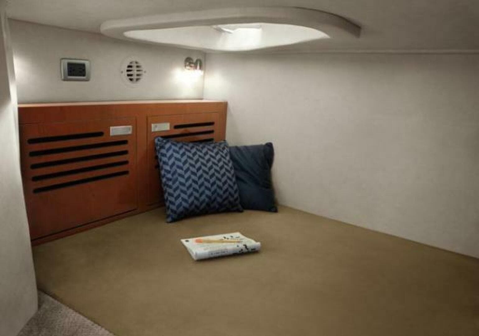 2011 Sea Ray 310 Sundancer — photo 48