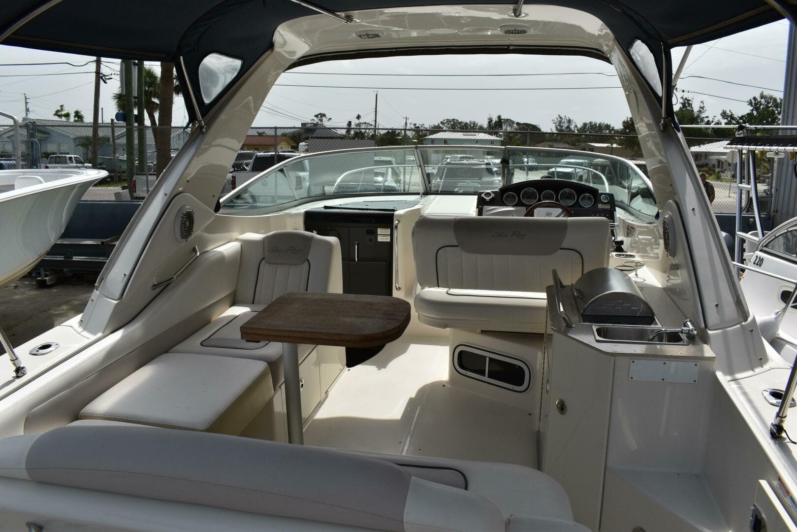 2011 Sea Ray 310 Sundancer — photo 12
