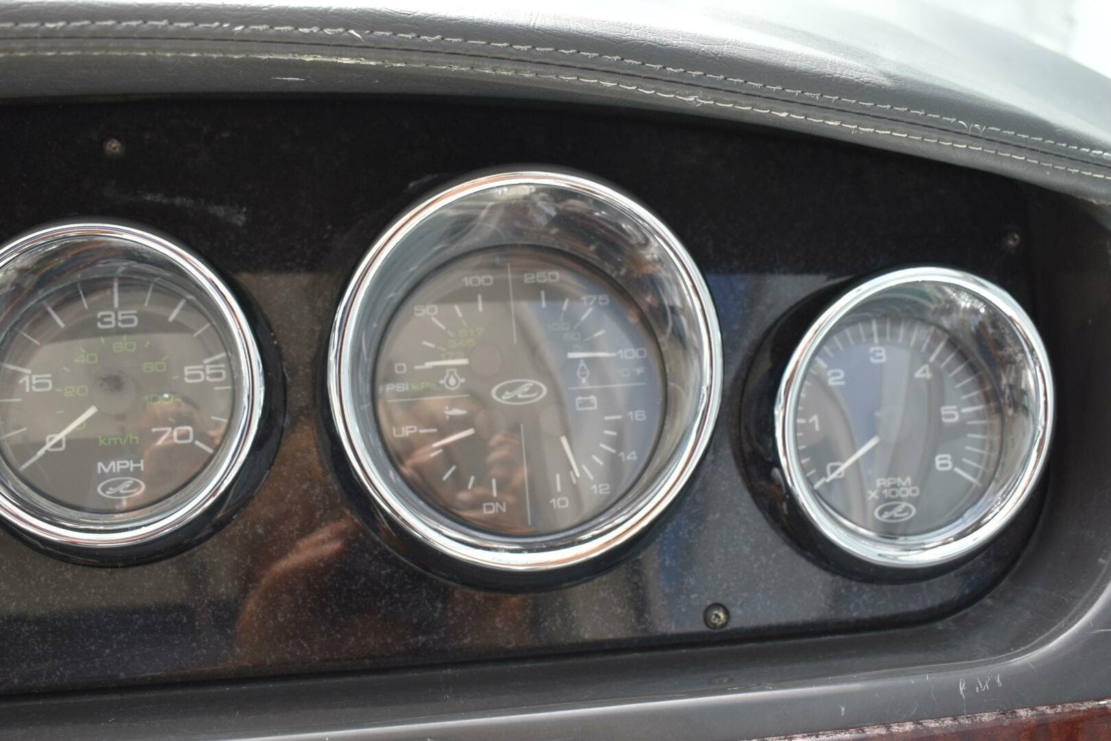 2011 Sea Ray 310 Sundancer — photo 23