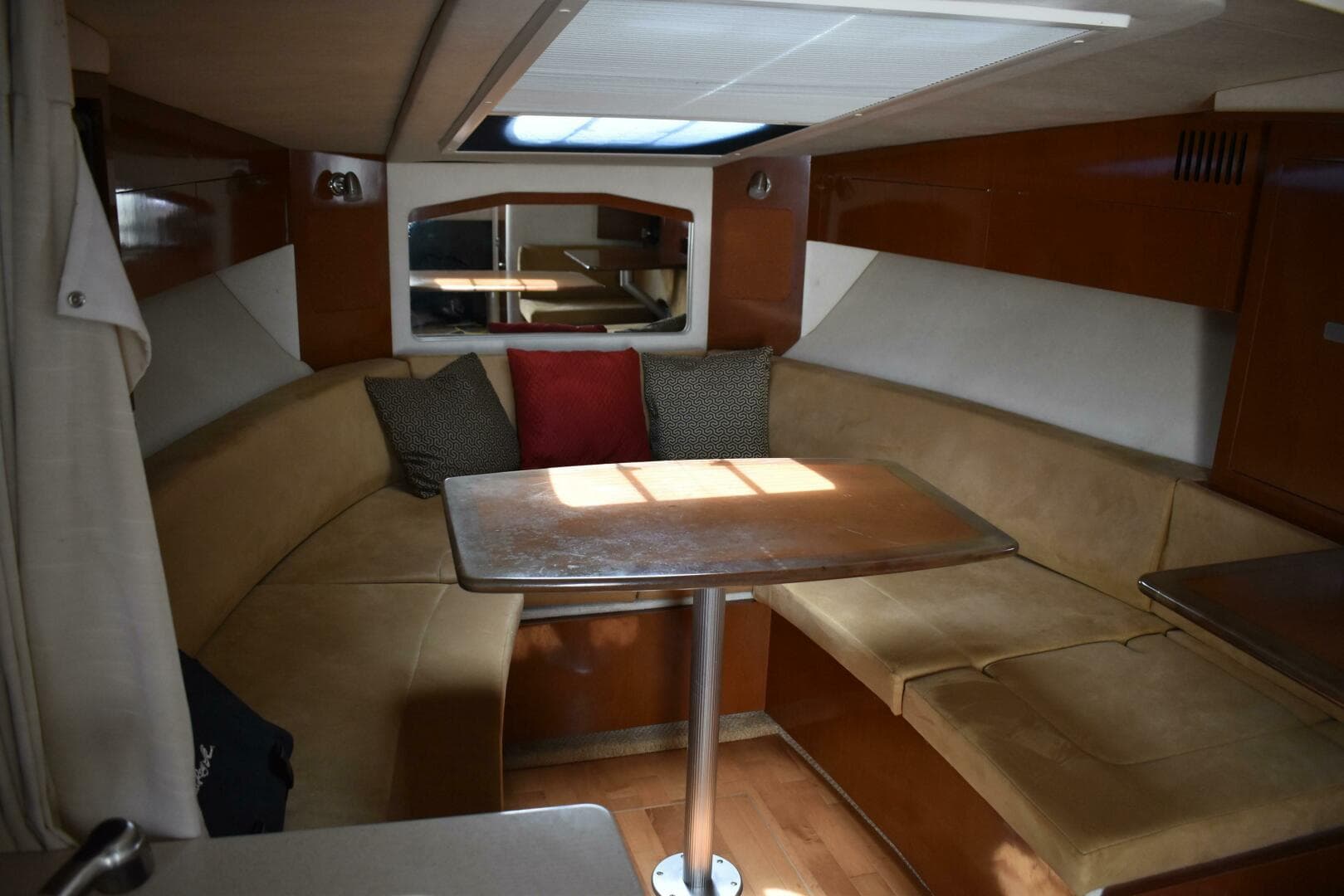 2011 Sea Ray 310 Sundancer — photo 37