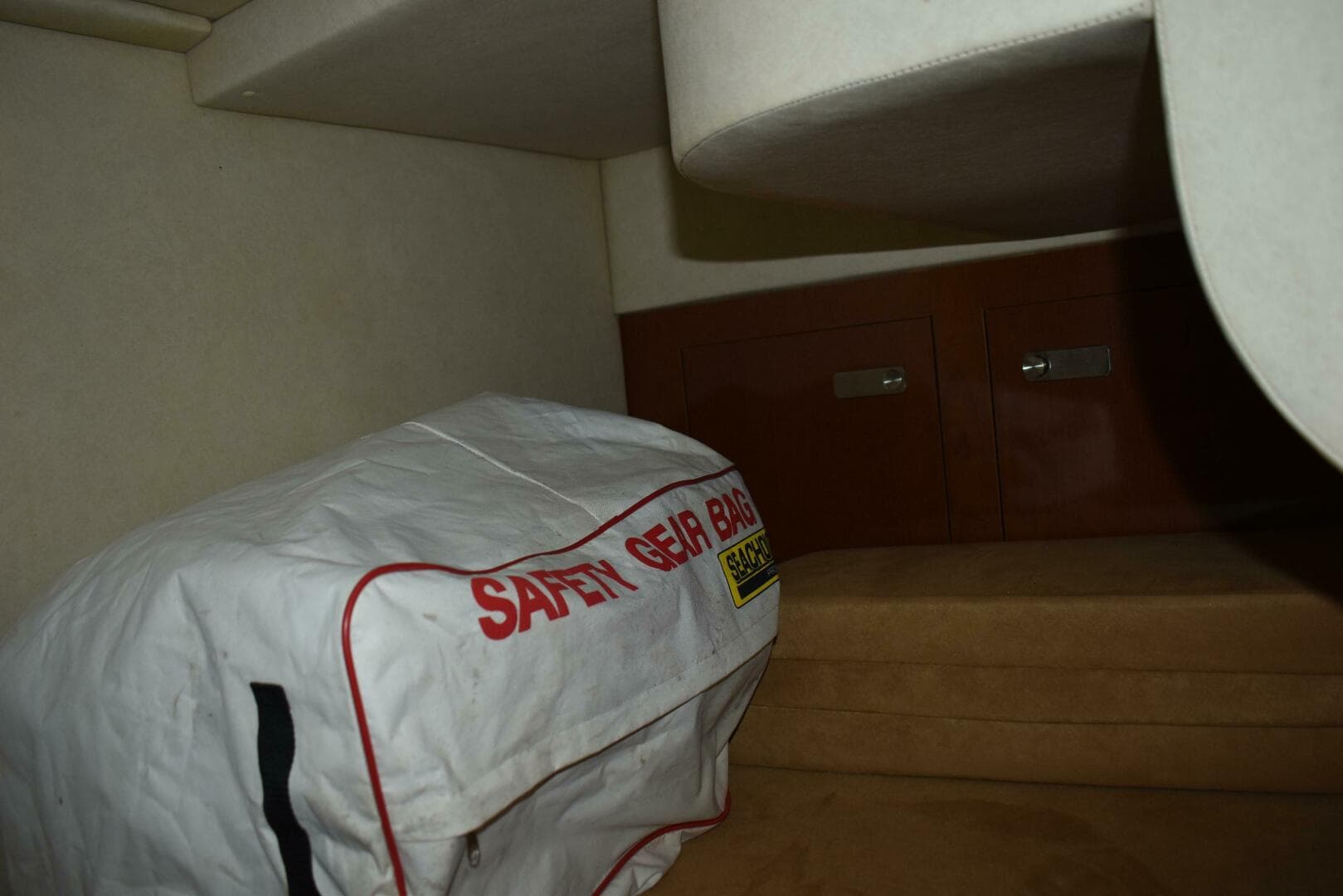 2011 Sea Ray 310 Sundancer — photo 52