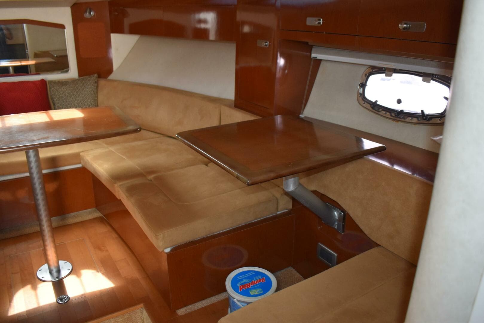 2011 Sea Ray 310 Sundancer — photo 38