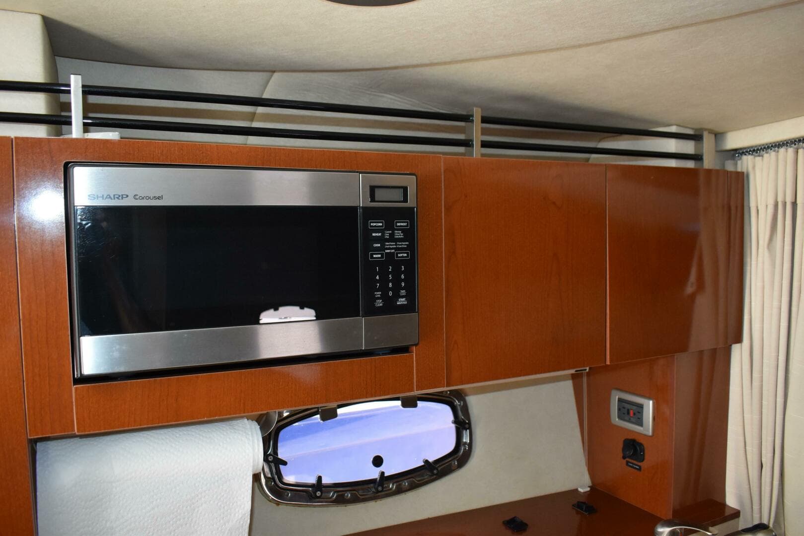 2011 Sea Ray 310 Sundancer — photo 44