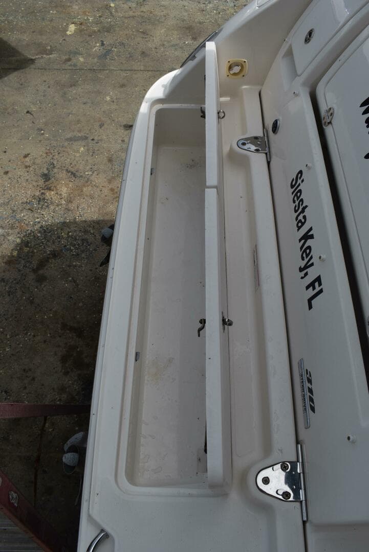 2011 Sea Ray 310 Sundancer — photo 9