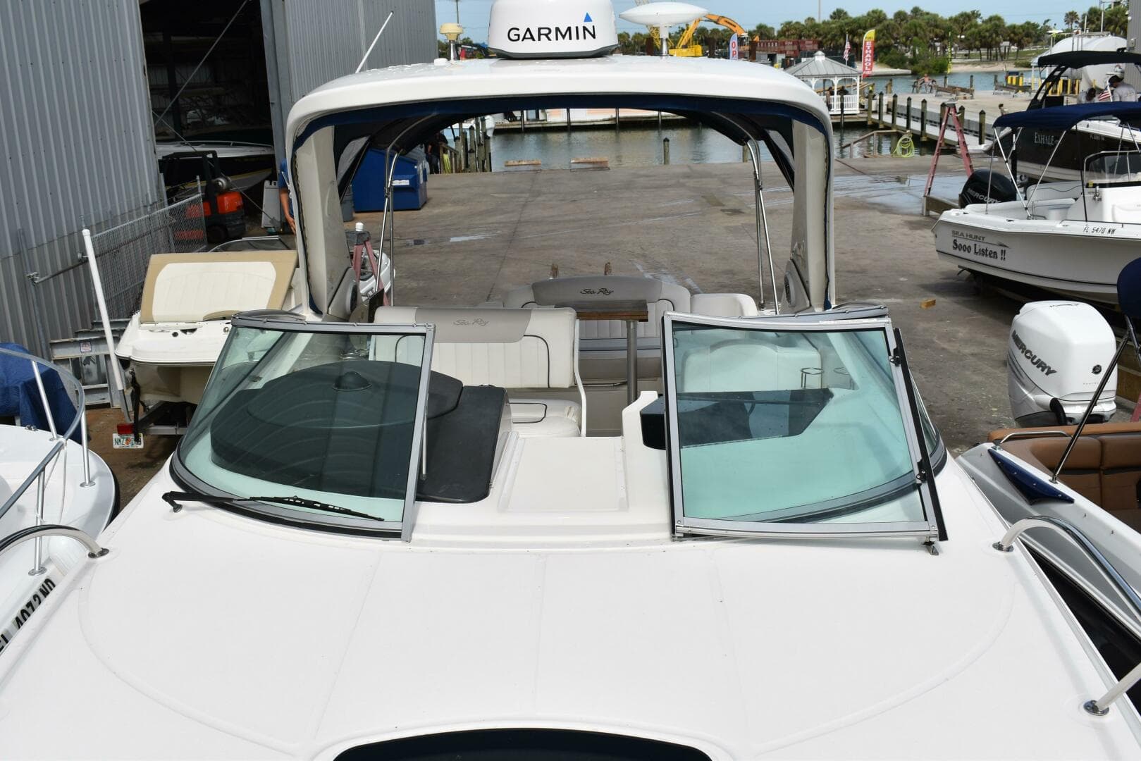 2011 Sea Ray 310 Sundancer — photo 32