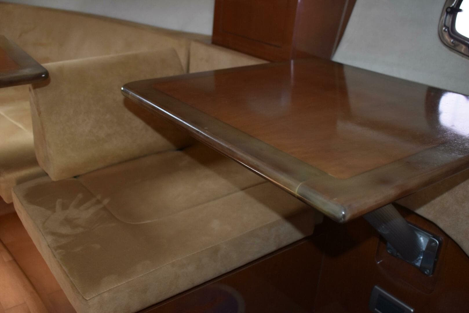 2011 Sea Ray 310 Sundancer — photo 39