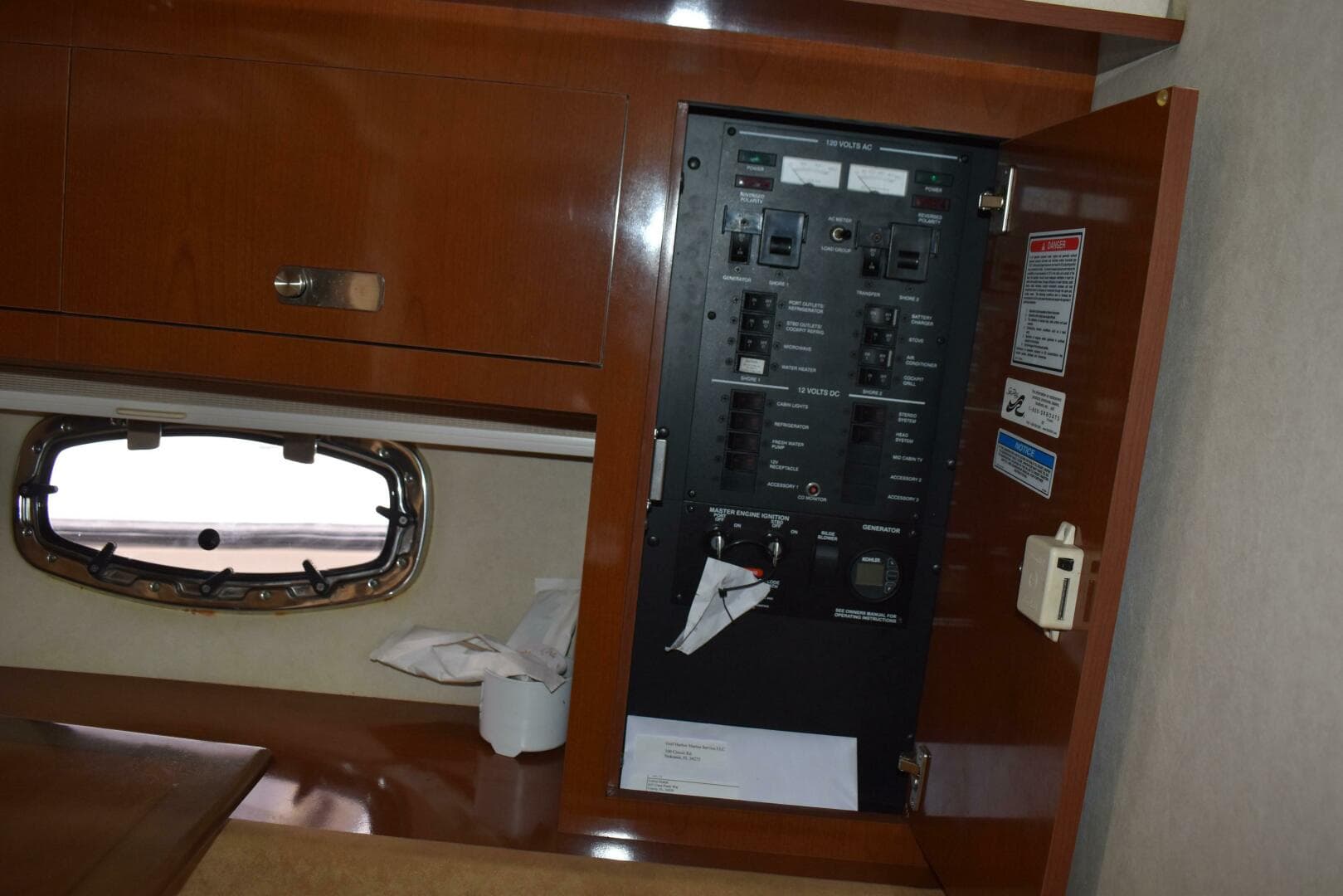 2011 Sea Ray 310 Sundancer — photo 40