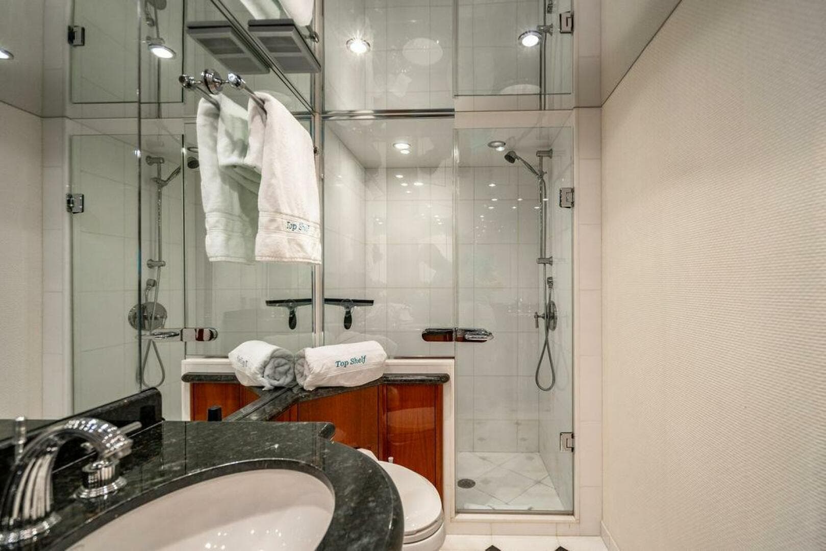 2007 Hatteras Enclosed Bridge — photo 12