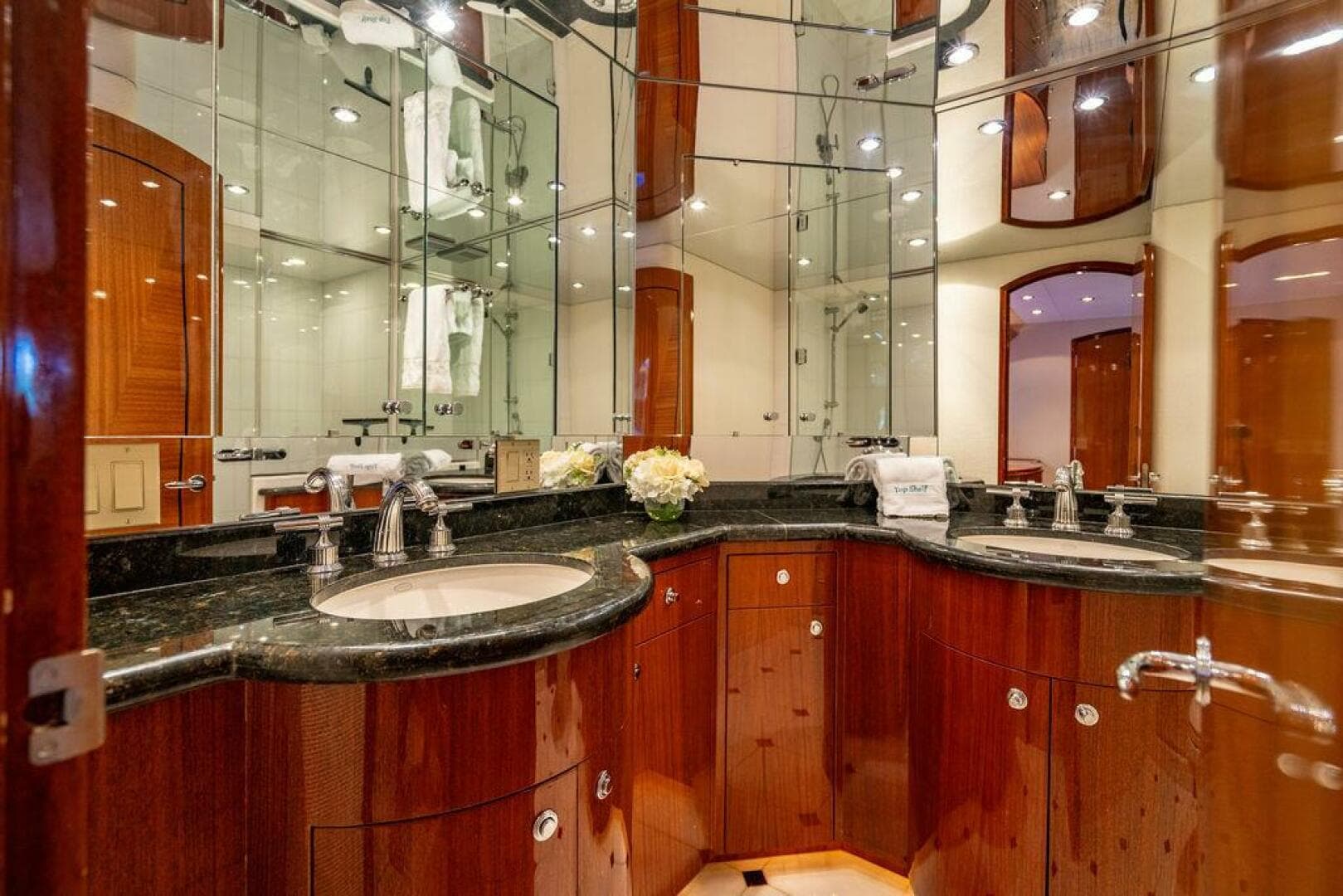 2007 Hatteras Enclosed Bridge — photo 9