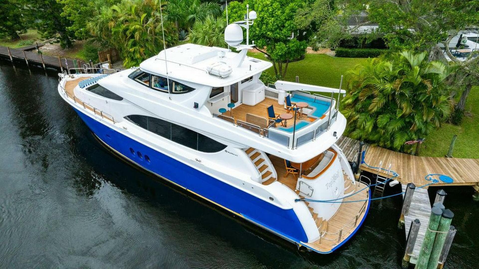 2007 Hatteras Enclosed Bridge — photo 24