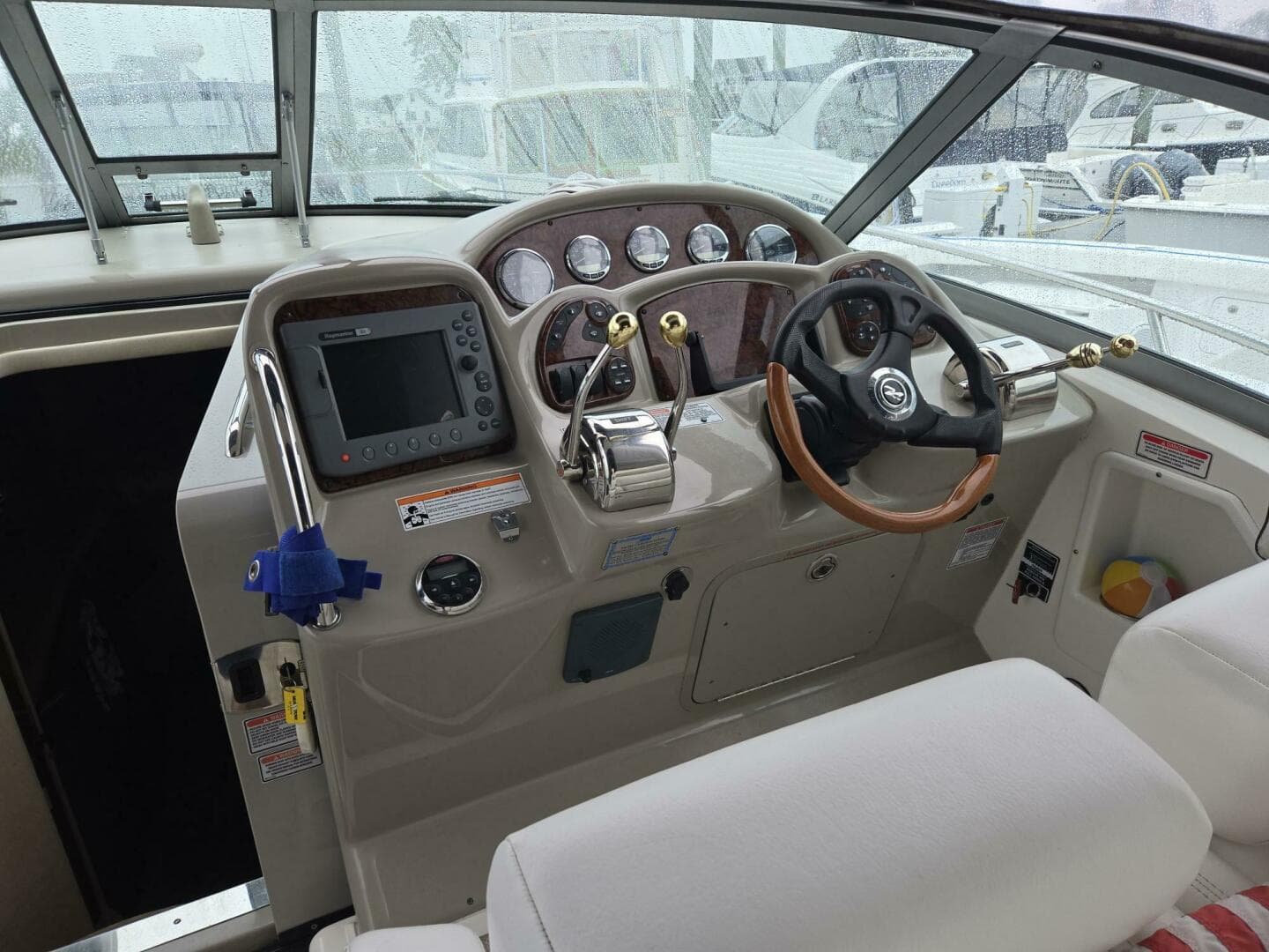 2006 Sea Ray 320 Sundancer — photo 3