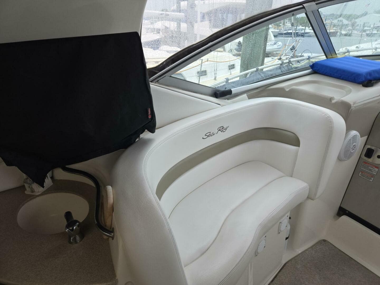 2006 Sea Ray 320 Sundancer — photo 23