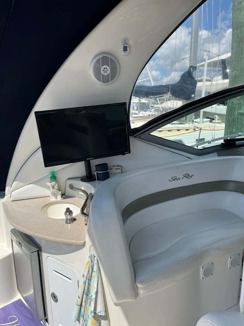 2006 Sea Ray 320 Sundancer — photo 22