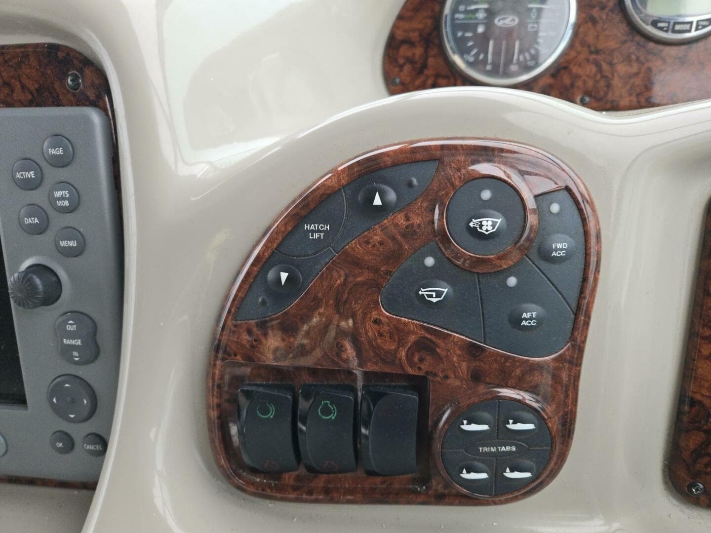 2006 Sea Ray 320 Sundancer — photo 14