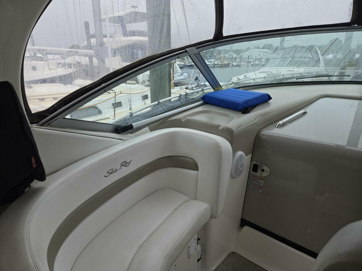 2006 Sea Ray 320 Sundancer — photo 33