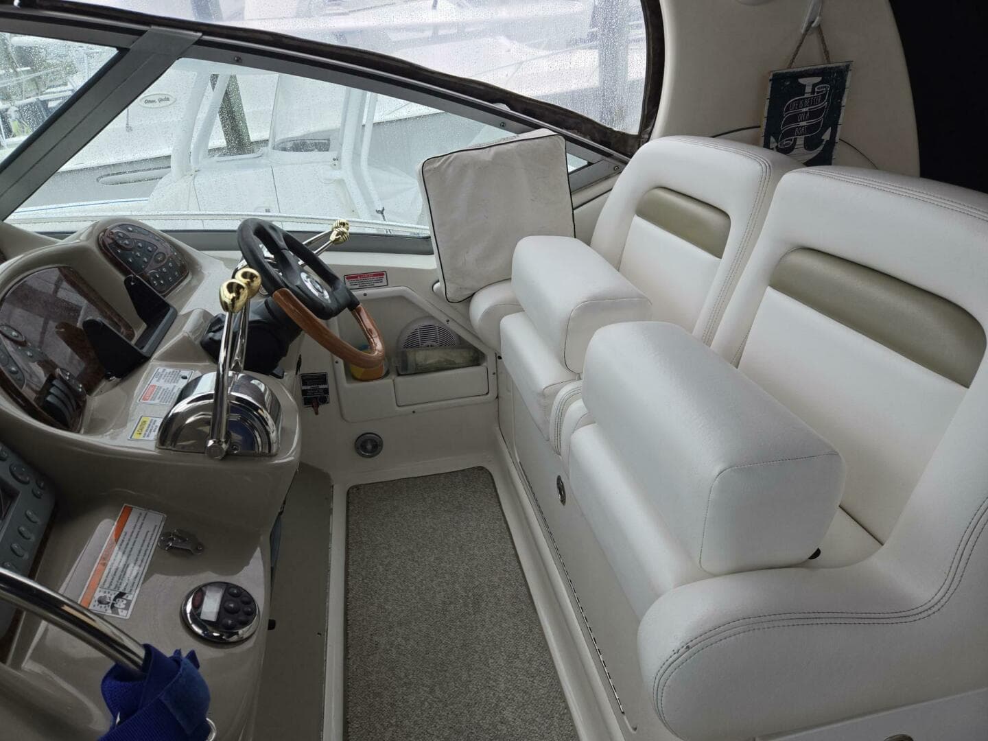 2006 Sea Ray 320 Sundancer — photo 24