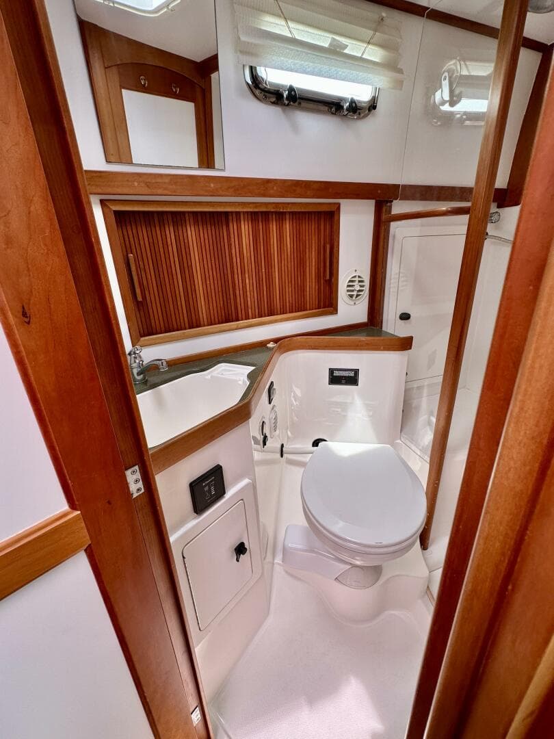 2002 Sabreline 36 Flybridge — photo 24