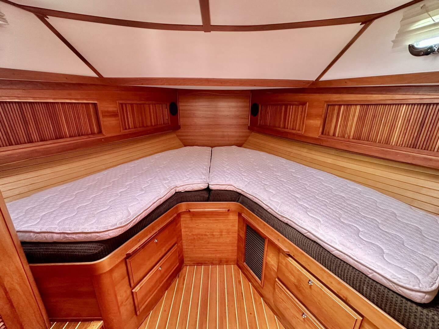 2002 Sabreline 36 Flybridge — photo 19
