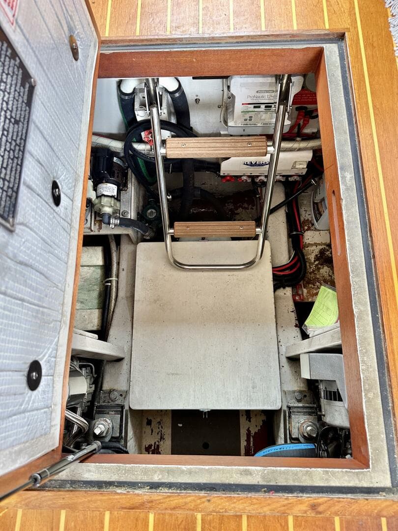 2002 Sabreline 36 Flybridge — photo 45