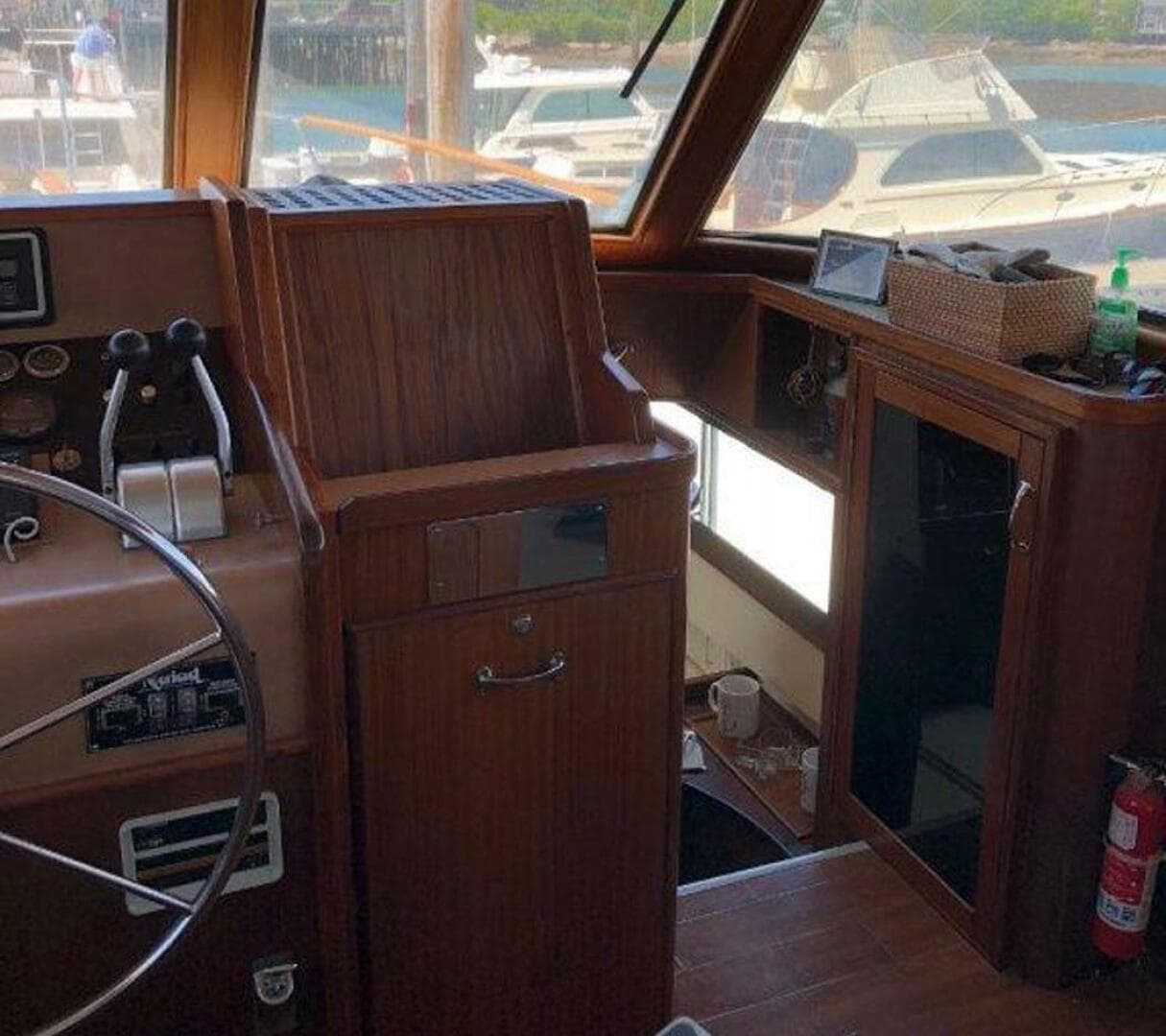 1987 Hatteras Flybridge — photo 13