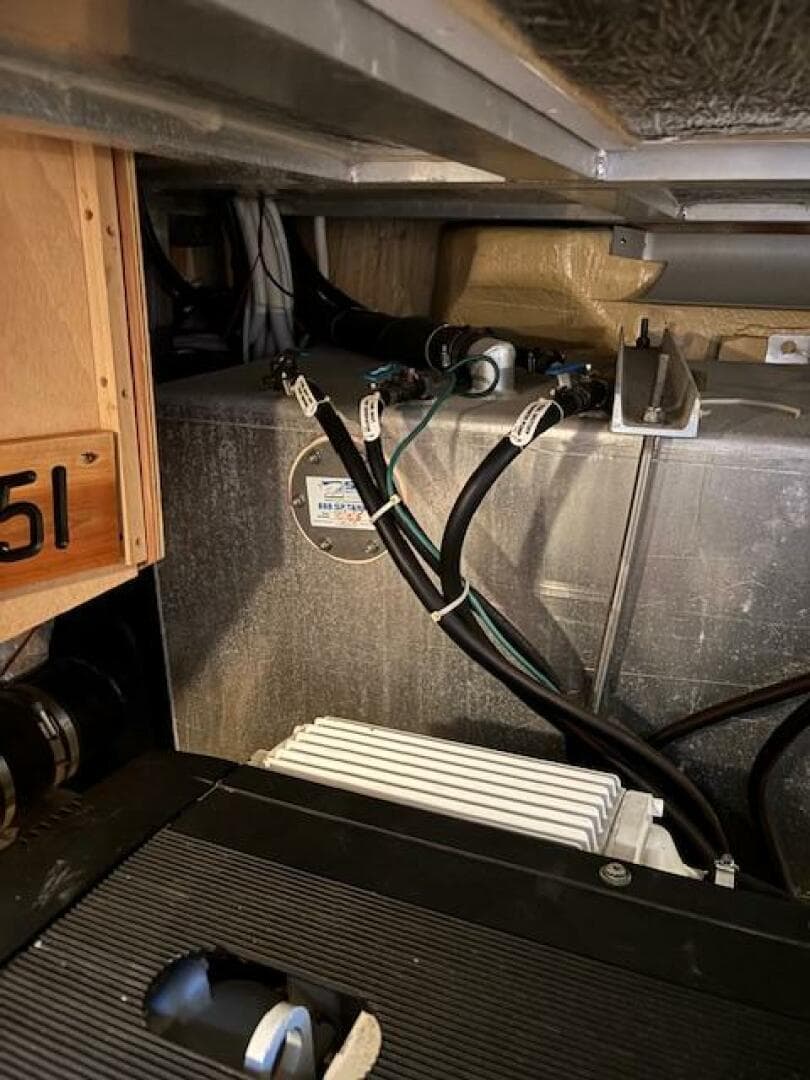 2006 Carver 43 — photo 143