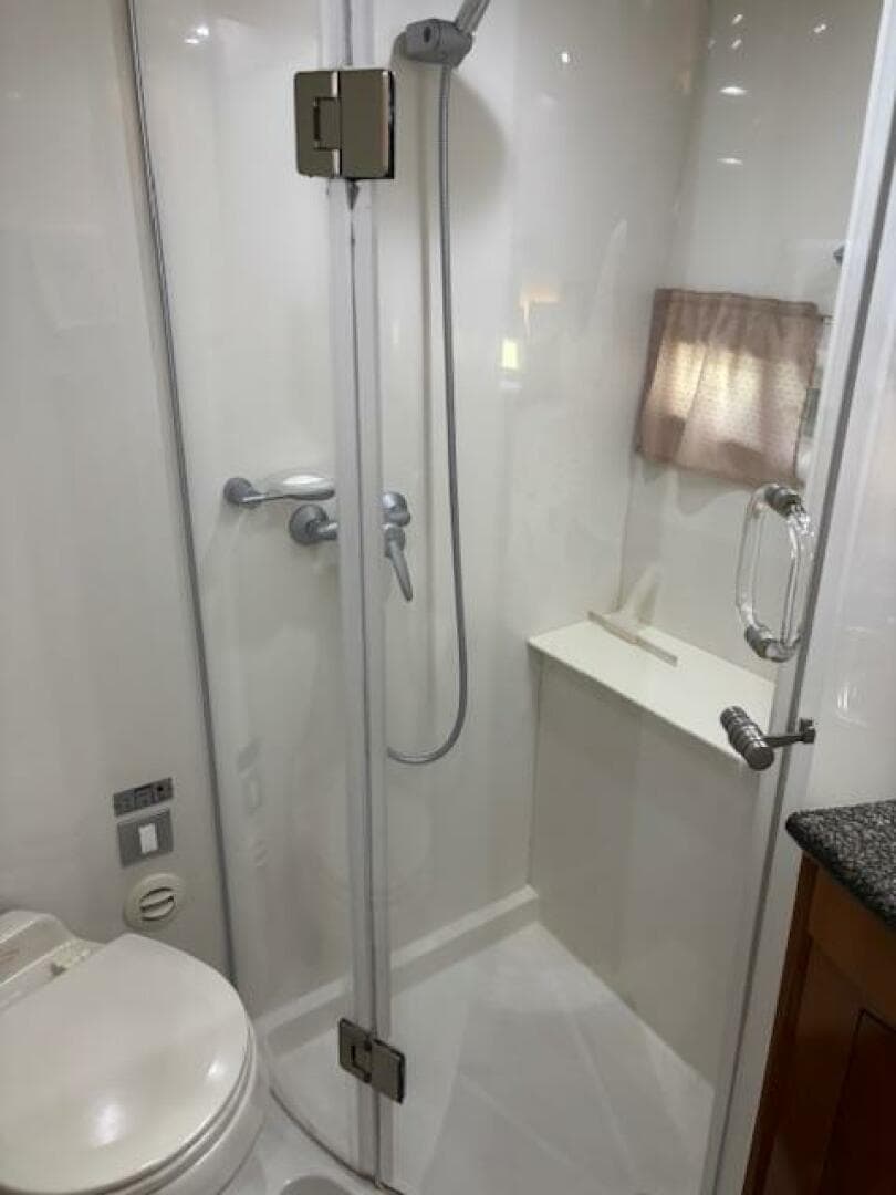 2006 Carver 43 — photo 101