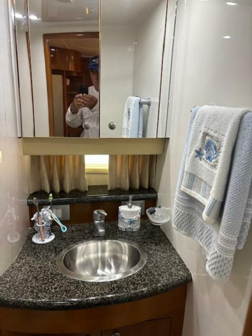 2006 Carver 43 — photo 105