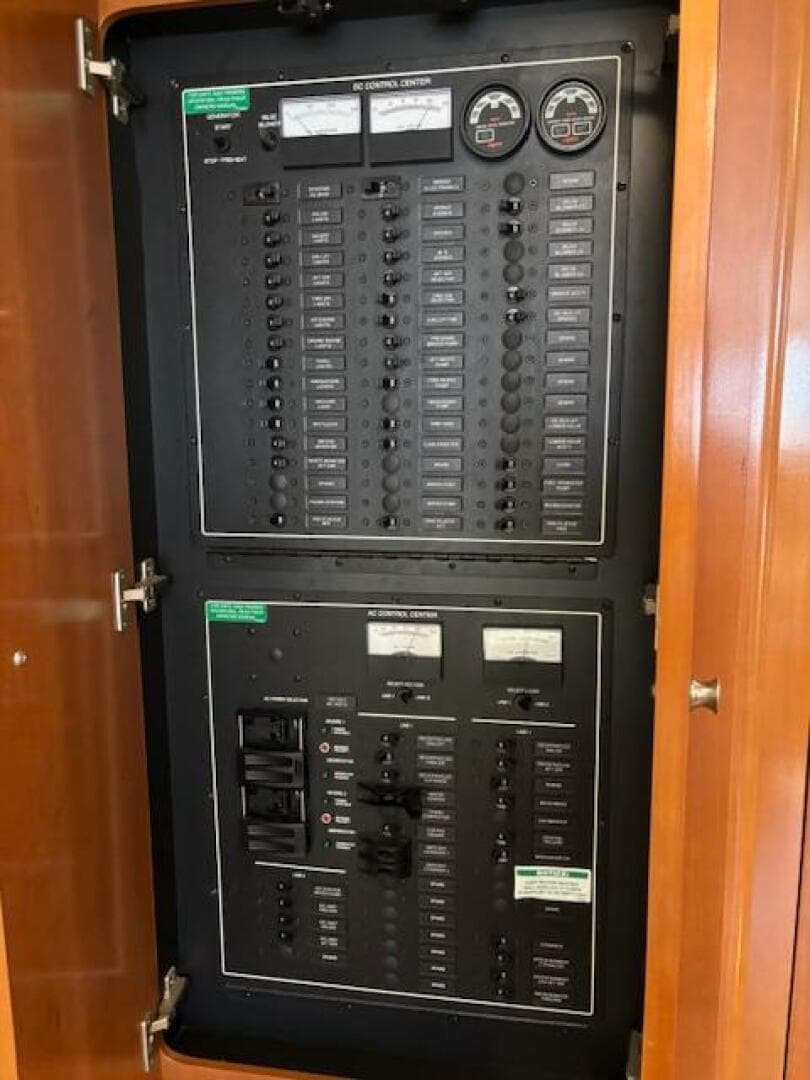 2006 Carver 43 — photo 81