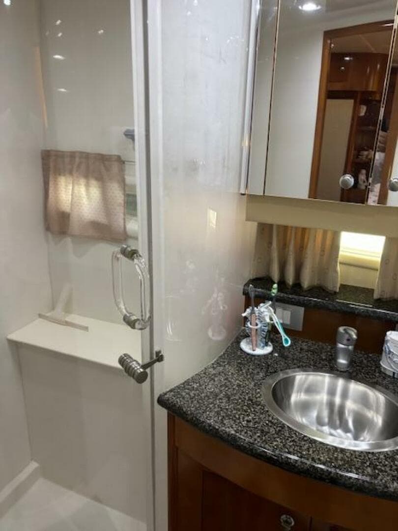 2006 Carver 43 — photo 103