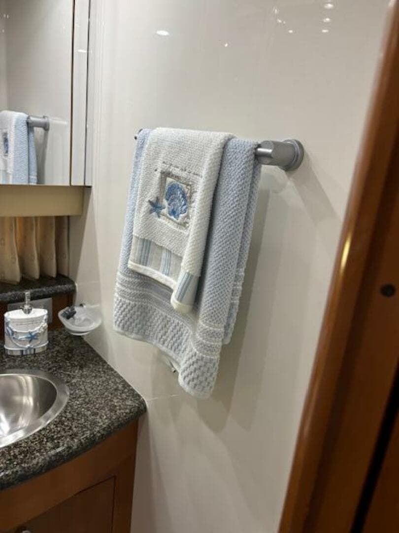 2006 Carver 43 — photo 107