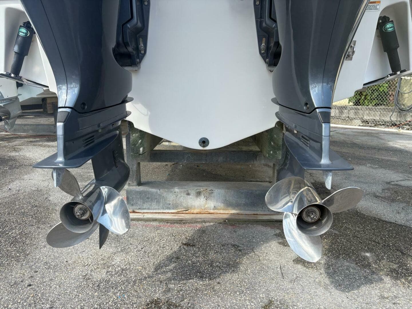 2021 Robalo R247 Dual Console — photo 30