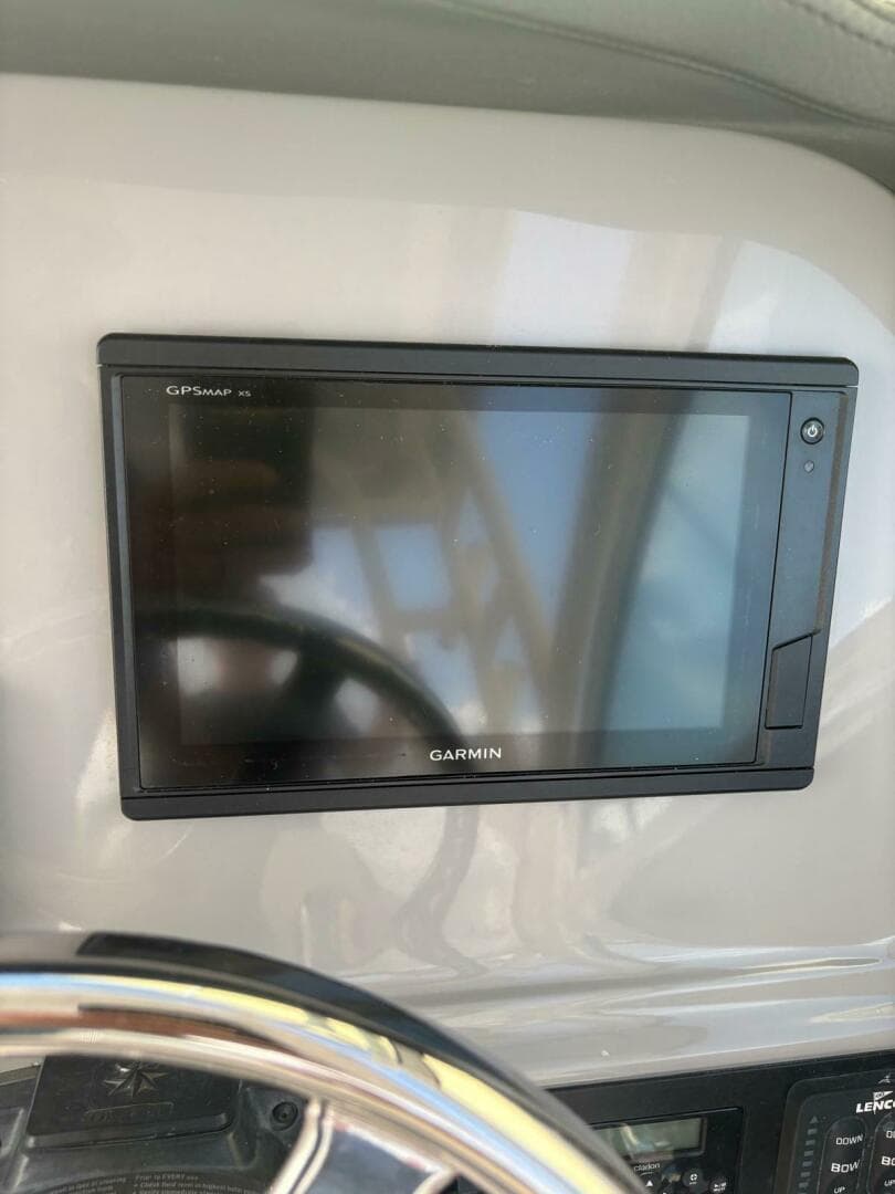 2021 Robalo R247 Dual Console — photo 10