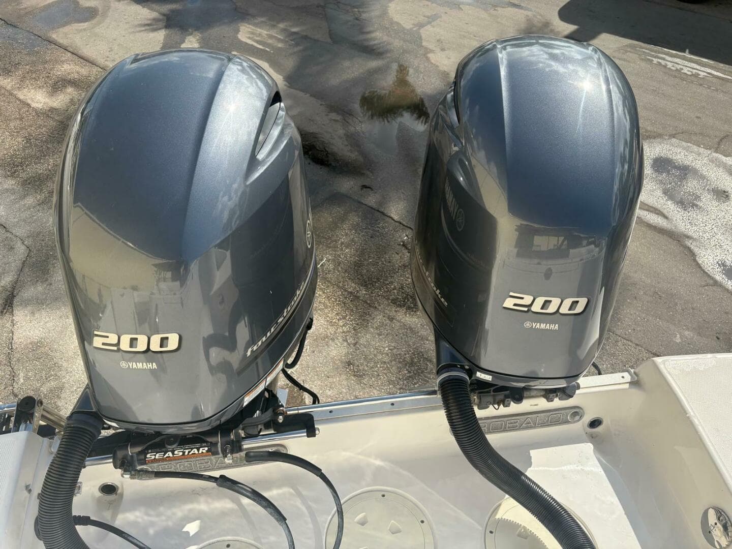 2021 Robalo R247 Dual Console — photo 18