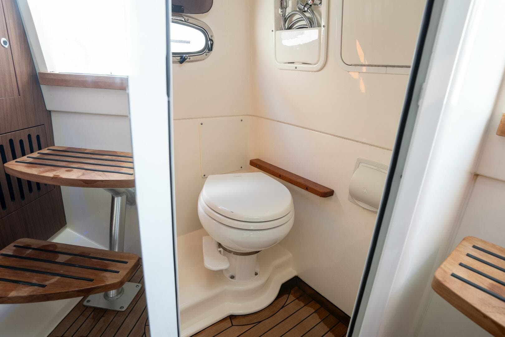 2020 Boston Whaler 380 Outrage Center Console — photo 35