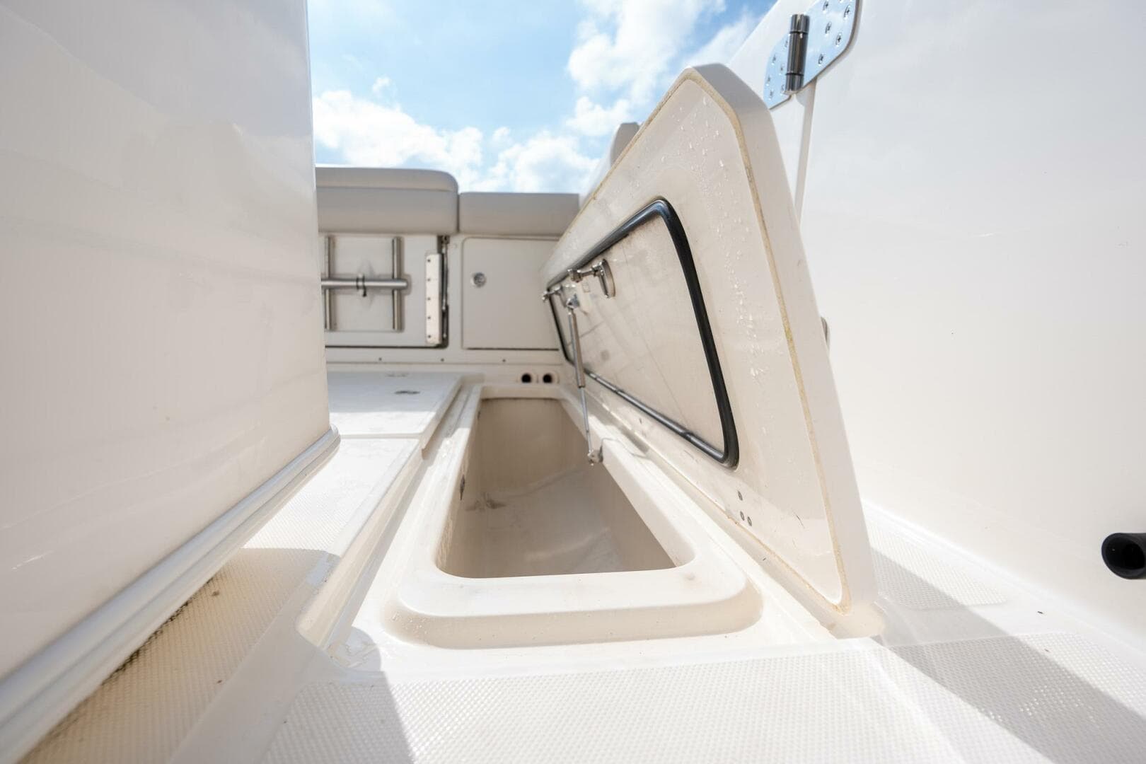 2020 Boston Whaler 380 Outrage Center Console — photo 37