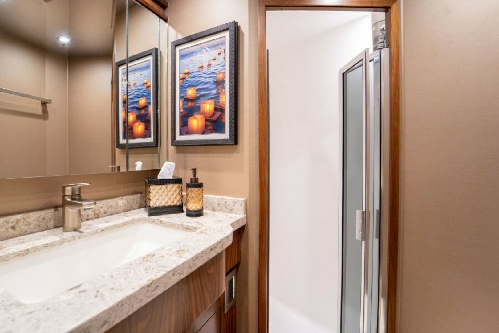 2018 Viking 72 Convertible — photo 45