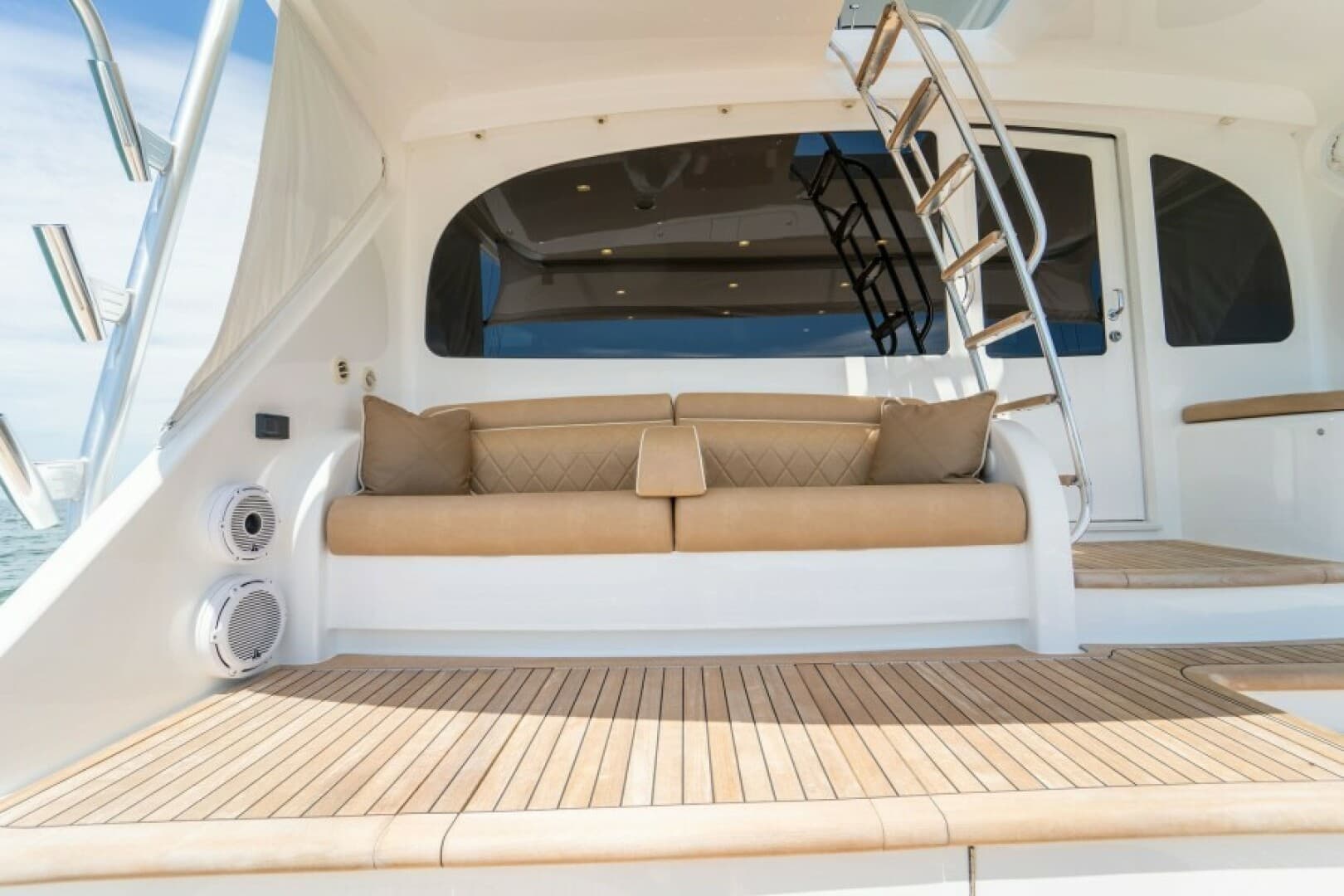 2018 Viking 72 Convertible — photo 23