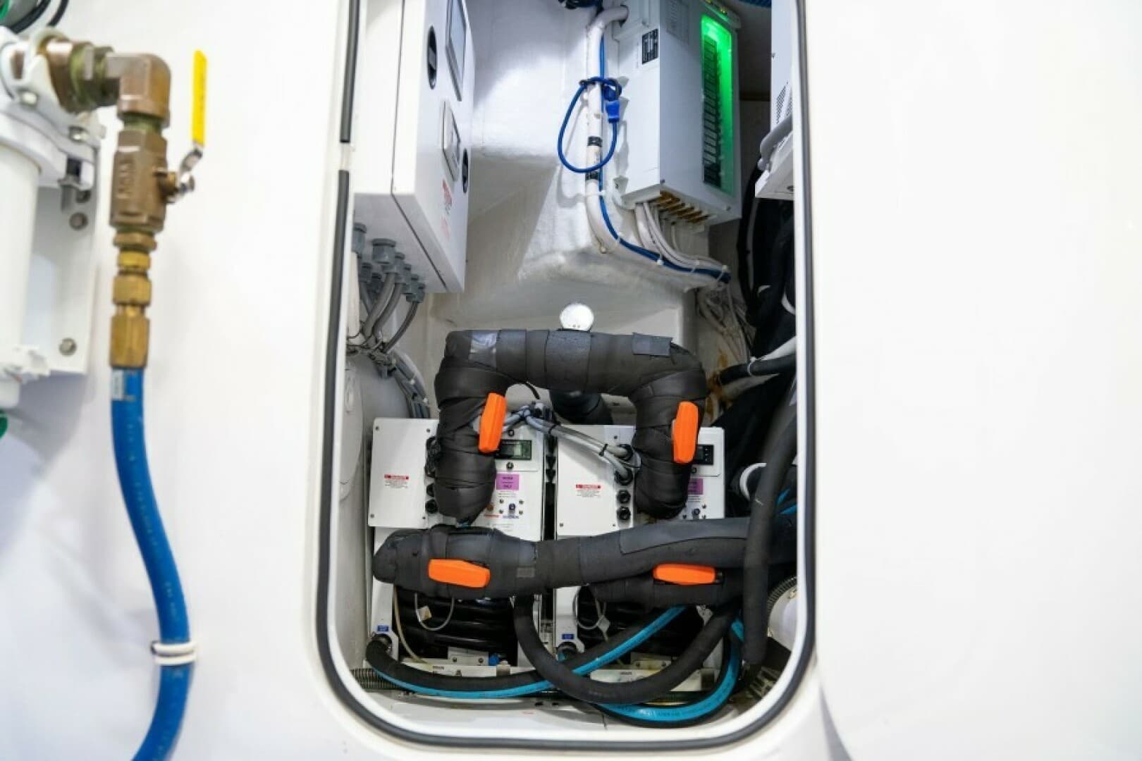 2018 Viking 72 Convertible — photo 59