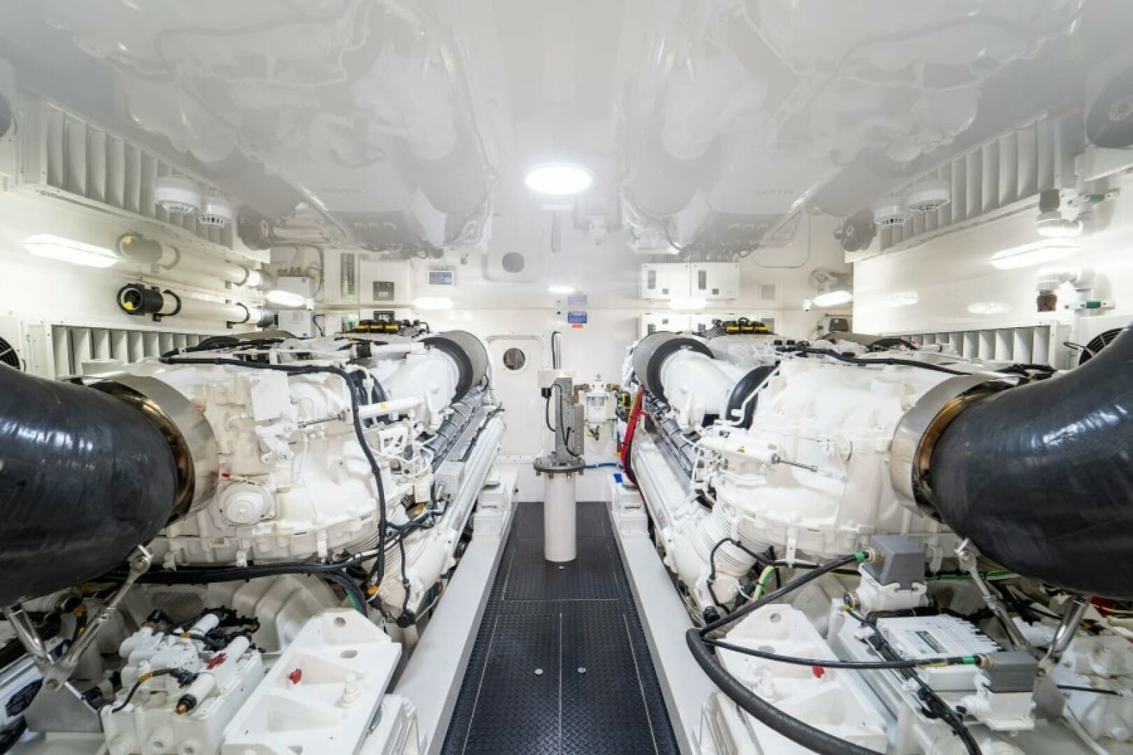 2018 Viking 72 Convertible — photo 51