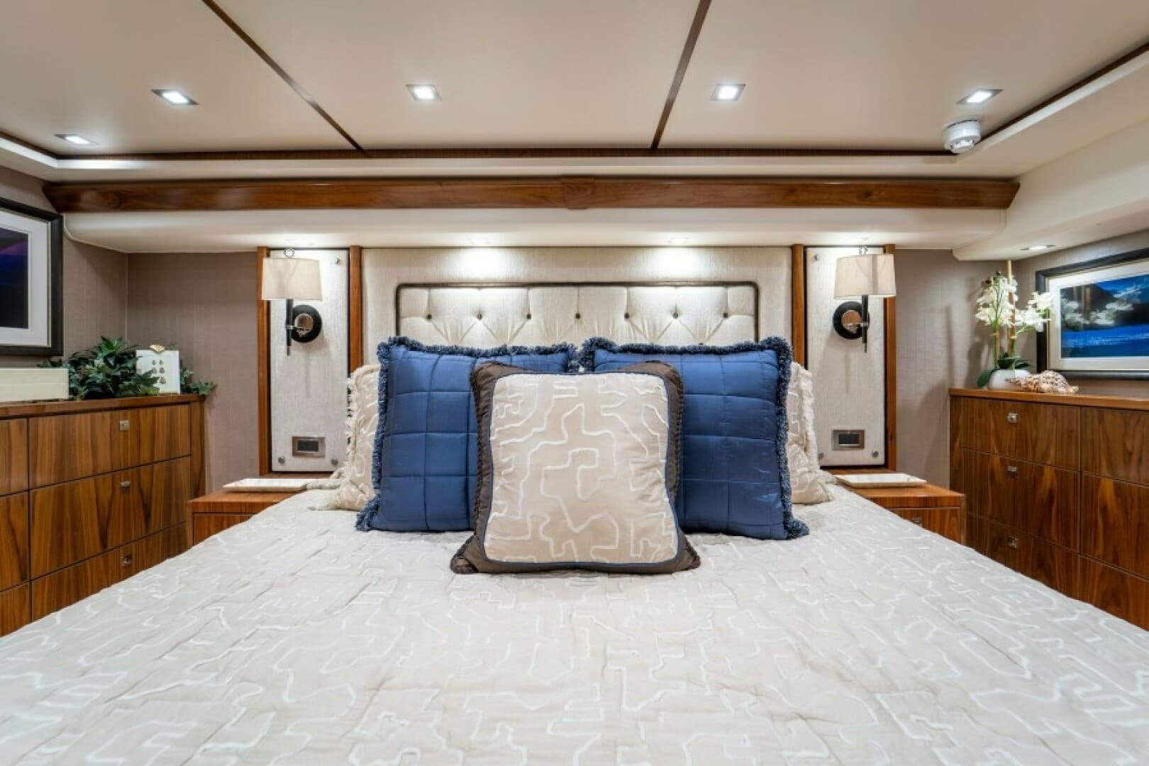 2018 Viking 72 Convertible — photo 40