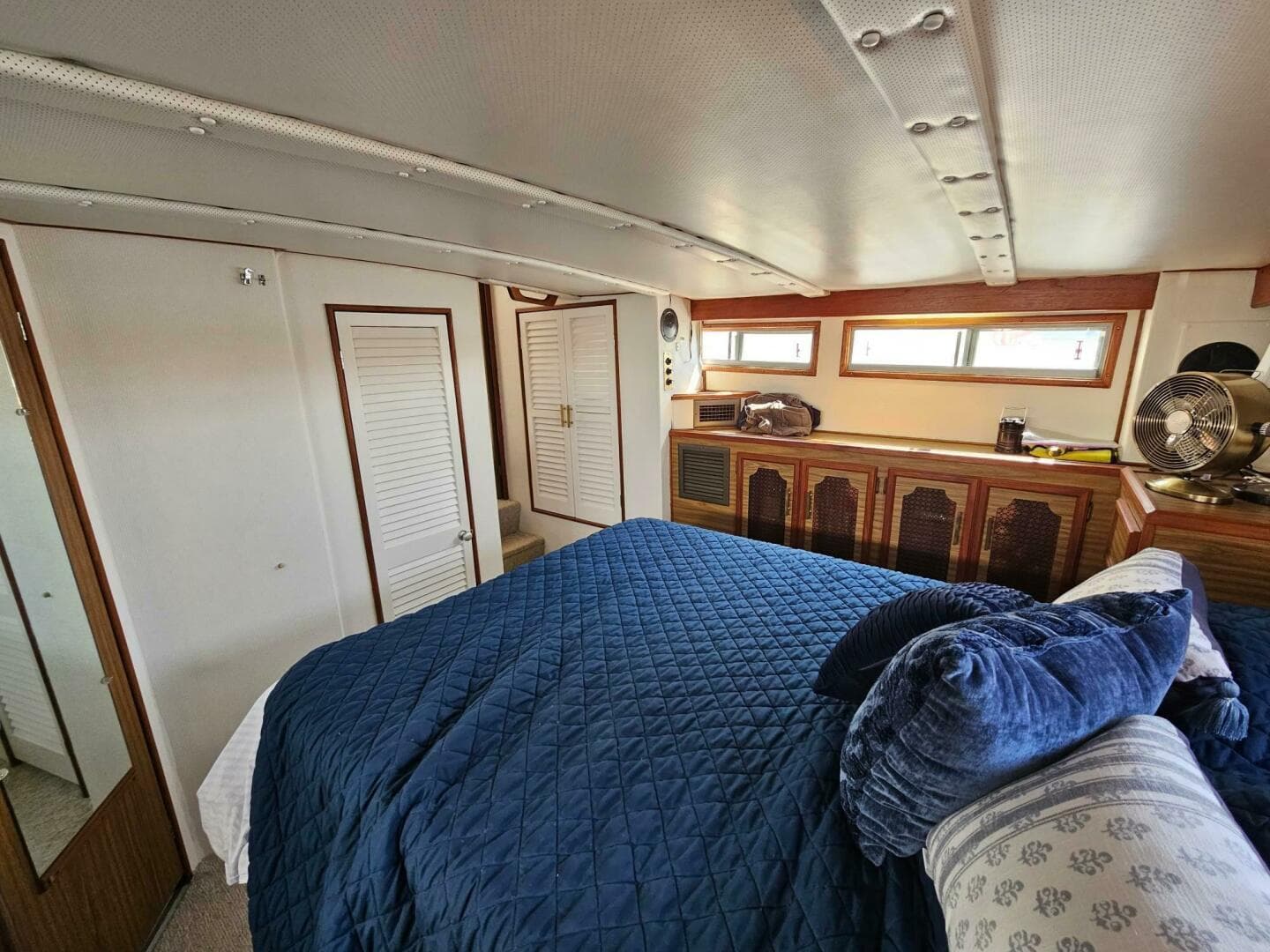 1977 Viking 43 Aft Cabin — photo 13