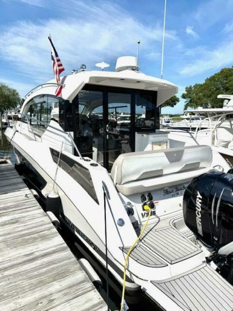 2020 Four Winns Vista 355 Coupe OB — photo 3