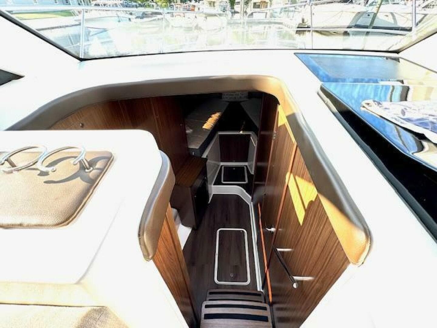 2020 Four Winns Vista 355 Coupe OB — photo 27