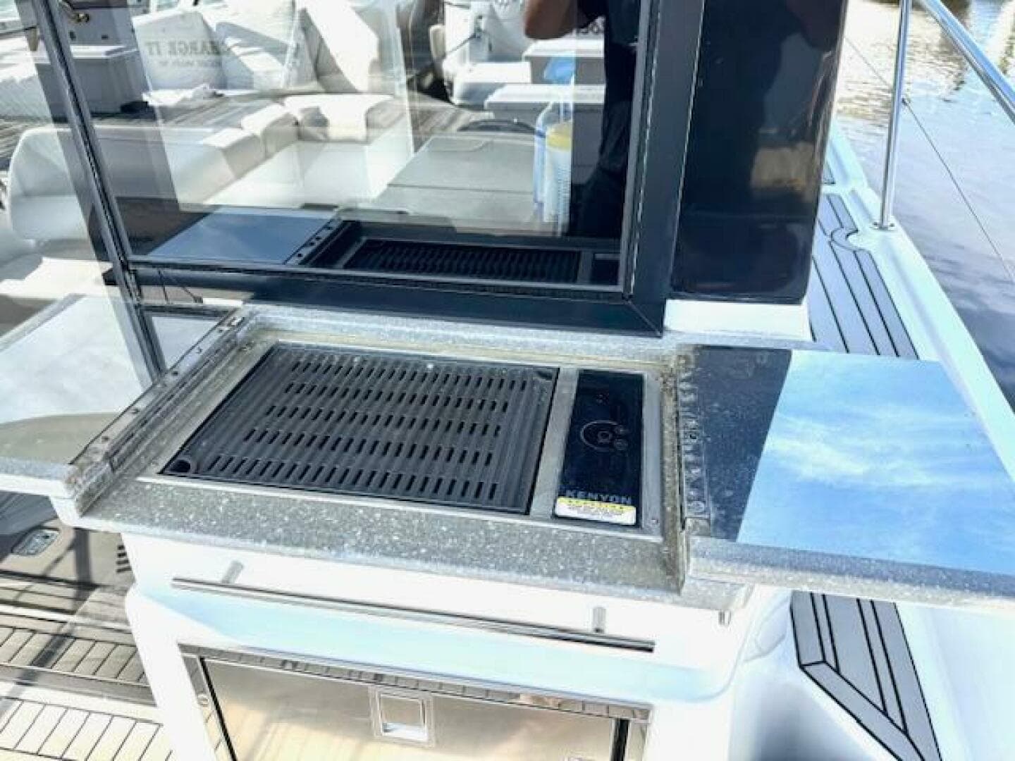 2020 Four Winns Vista 355 Coupe OB — photo 11