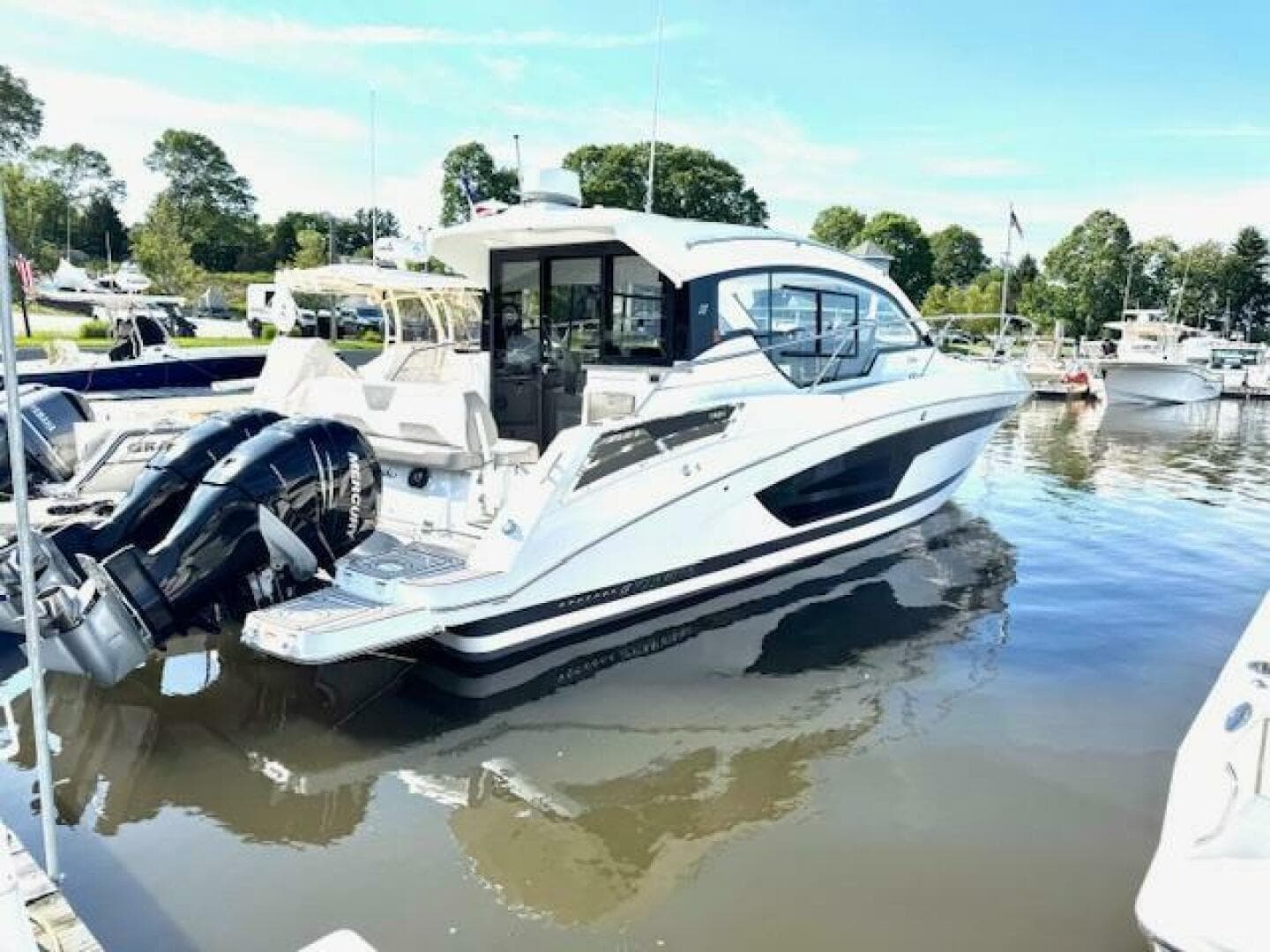 2020 Four Winns Vista 355 Coupe OB — photo 2